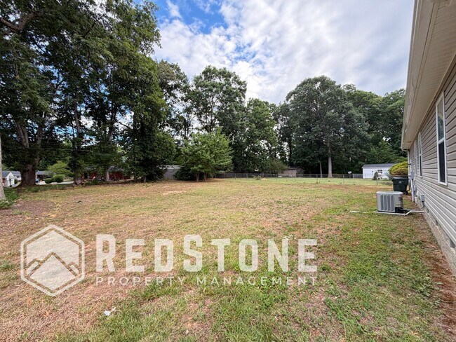 Building Photo - 2621 Trail Five