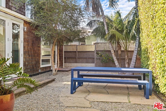 Building Photo - 648 Palms Blvd