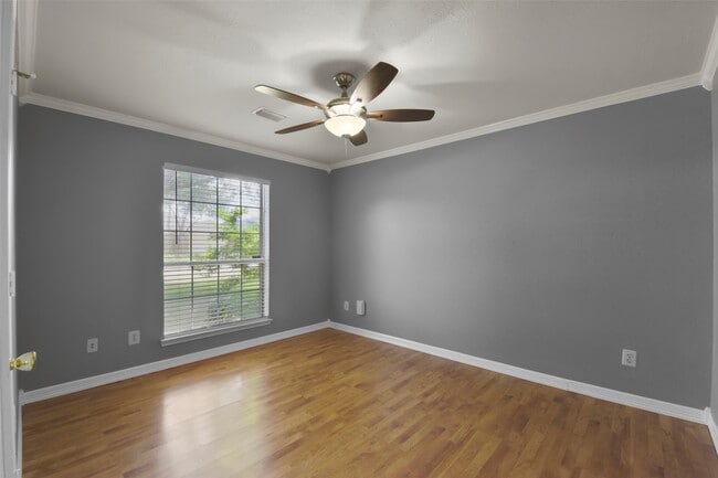 Building Photo - 9230 Eaglewood Spring Dr