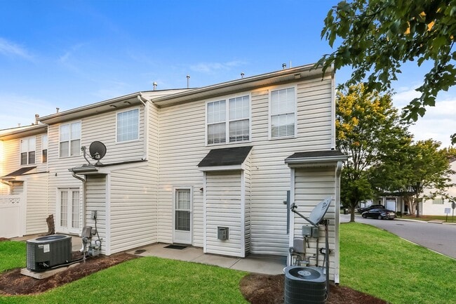 Building Photo - Beautiful Townhome Available for Rent
