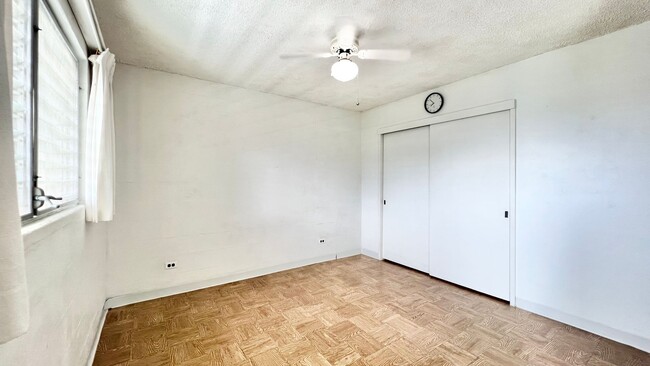 Building Photo - 2 BEDROOM UNIT WITH BALCONY AND BEAUTIFUL ...
