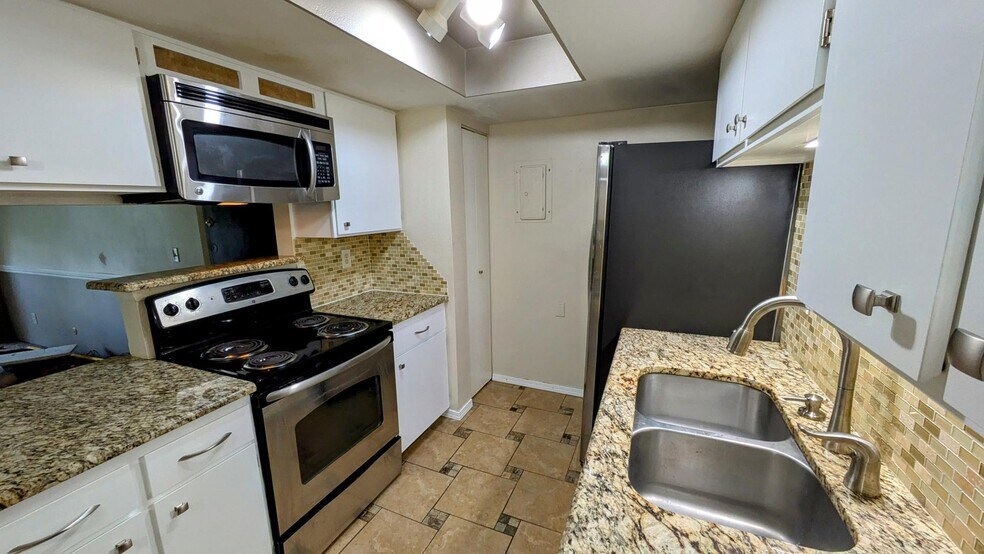 Primary Photo - 14152 E Colorado Dr