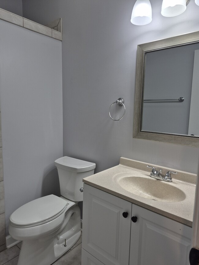 Building Photo - 1921 Gornto Rd