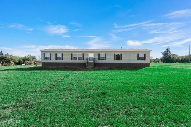 Building Photo - Country LIving!!