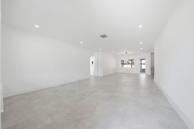 Building Photo - 2001 NE 17th Way