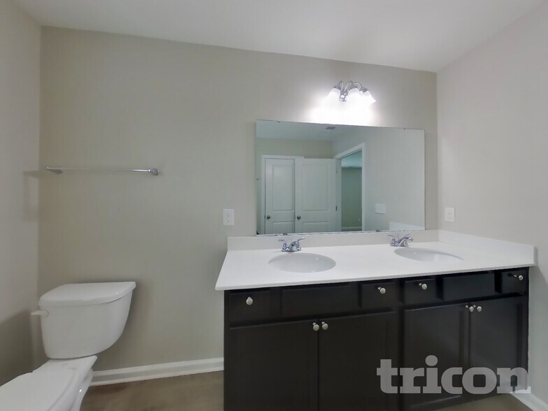 Building Photo - 501 Eastfair Dr