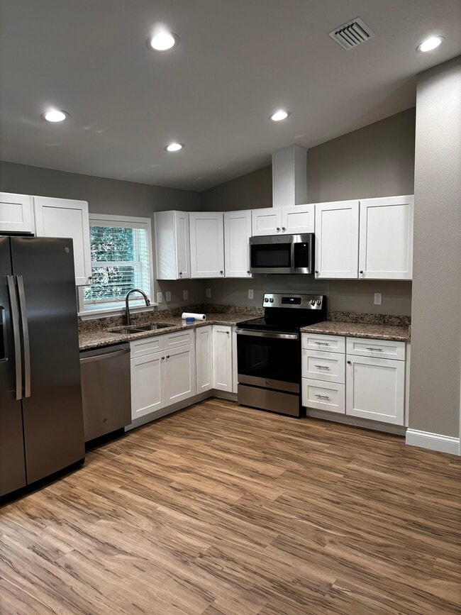 Building Photo - 2418 County Rd 451