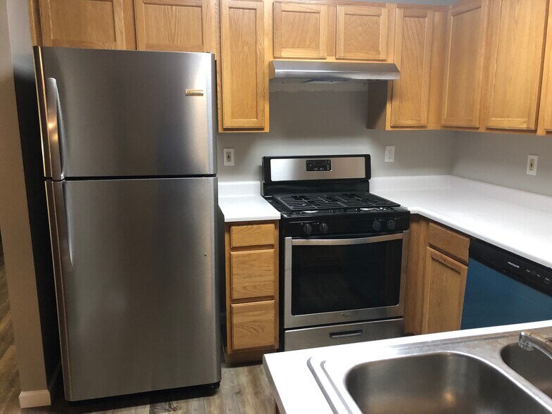Kitchen with stainless steel appliances - 1080 Fairlane Ct
