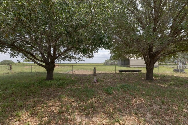 Building Photo - 865 Verdi Rd