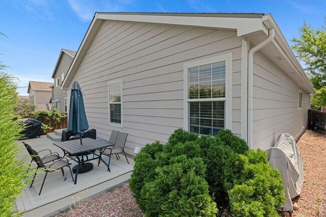 Building Photo - Updated 3bed/3bath with Finished Basement