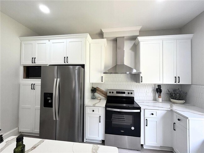 Building Photo - 1701 Lanier Dr SW