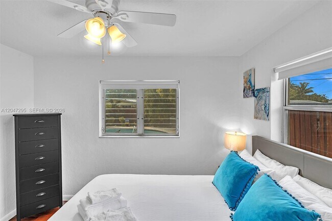 Building Photo - 4633 SW 28th Ave