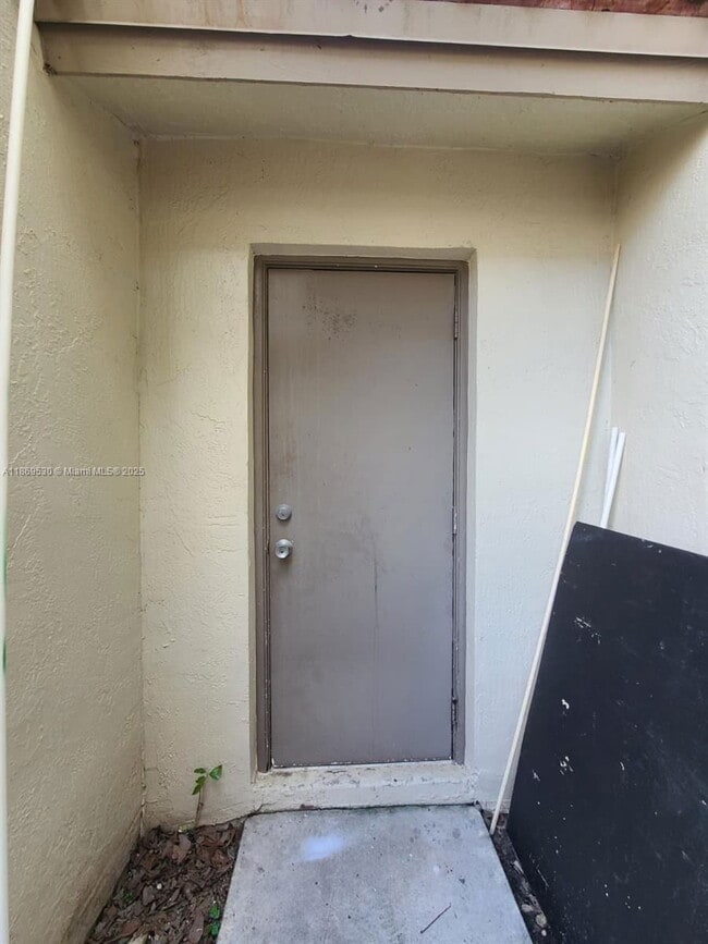 Building Photo - 305 NW 109th Ave