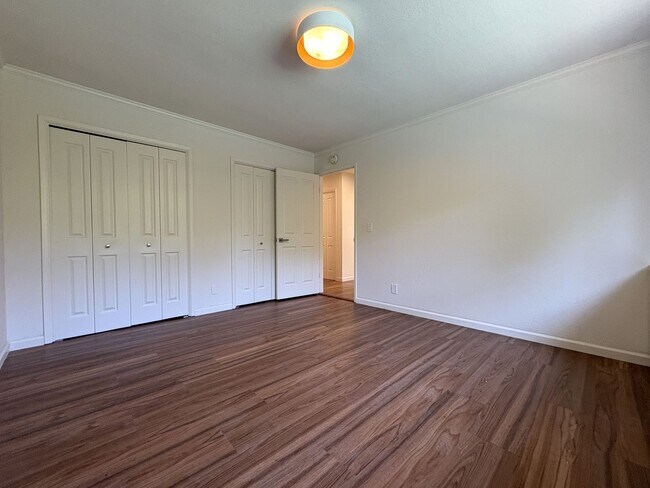 Building Photo - Stunning 4-Bedroom Home with Pool, Solar P...