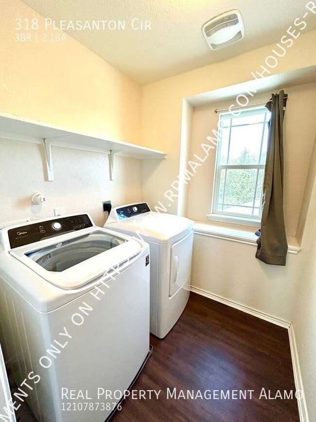 Building Photo - 318 Pleasanton Cir