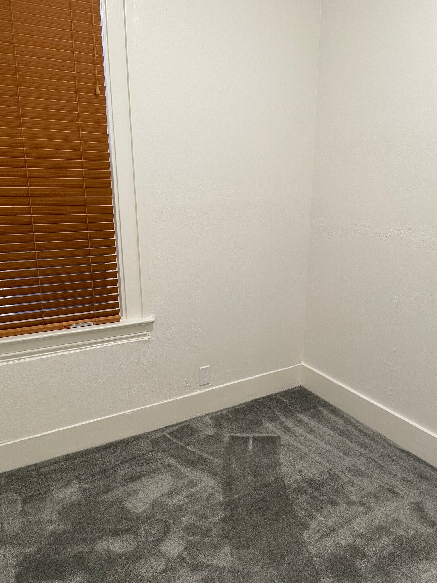 Building Photo - 637 Linden St