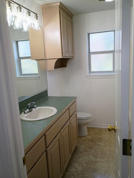 Building Photo - 1517 Northwood Dr