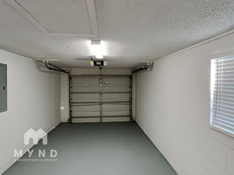 Building Photo - 7606 Woodland Oaks Ct