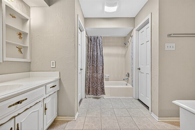Building Photo - 15068 Kimberley Ct