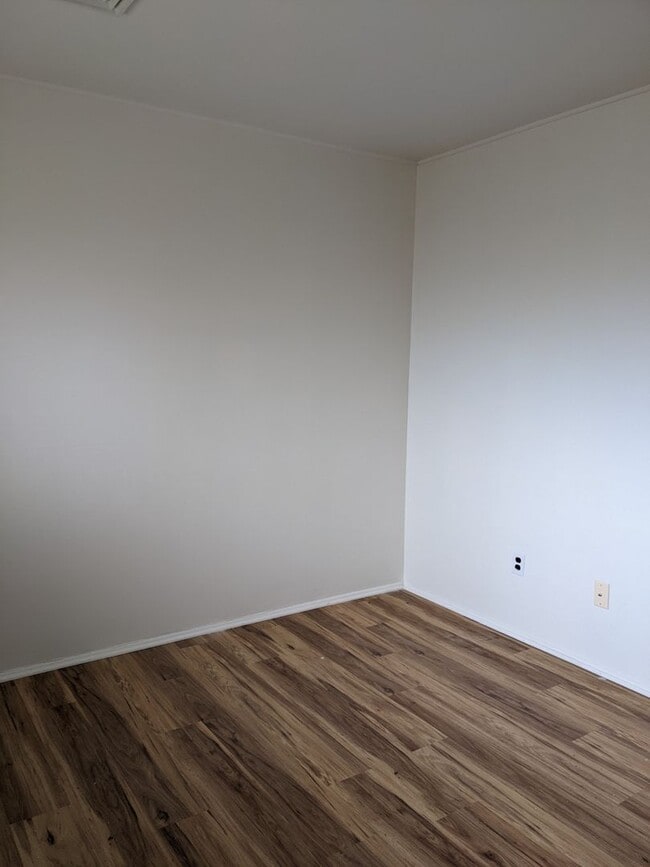 Building Photo - 17 Montvale Rd