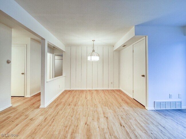 Building Photo - 33803 Electric Blvd