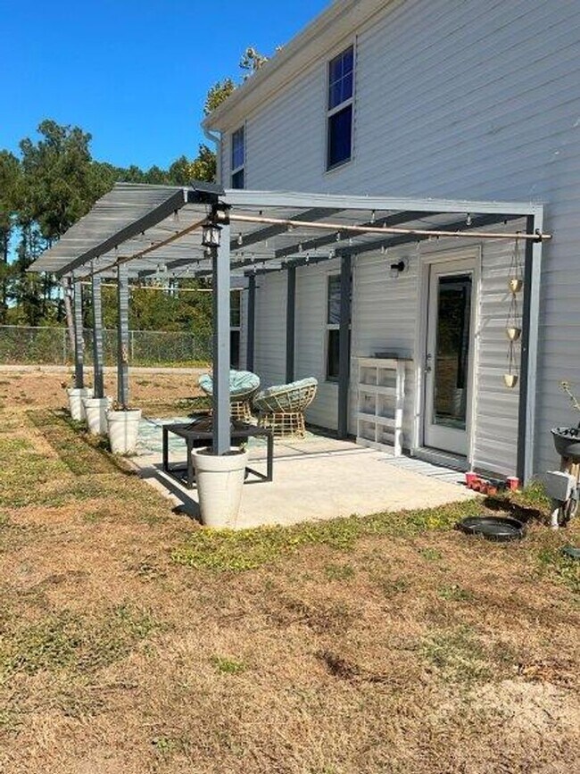 Building Photo - 3704 Stone St