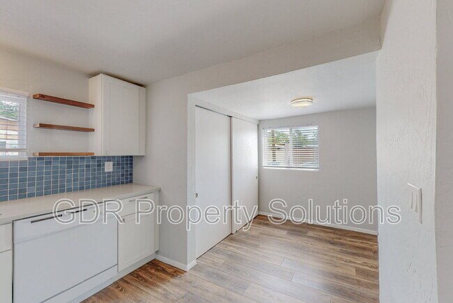 Building Photo - 1717 Griegos Rd NW