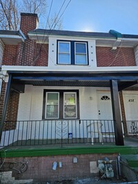 Building Photo - Charming row home in the heart of Darby, v...