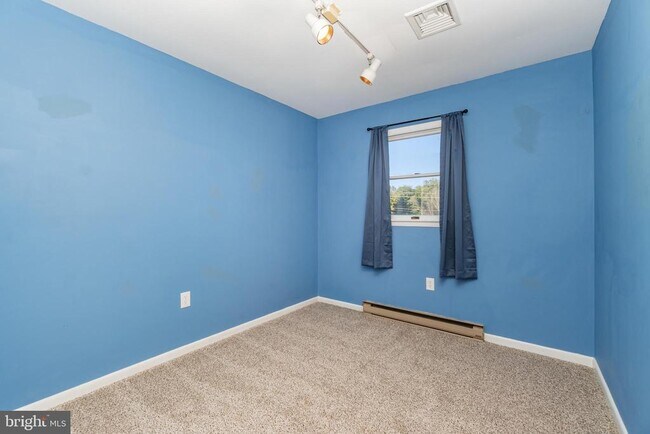 Building Photo - 1145 Highland Dr