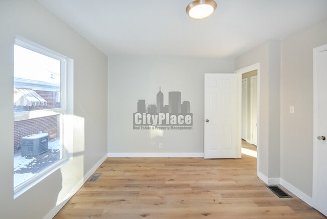 Building Photo - 3721 Kinnear Ave