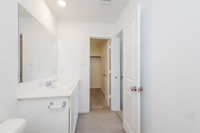 Building Photo - 12512 Huntington Rdg Wy