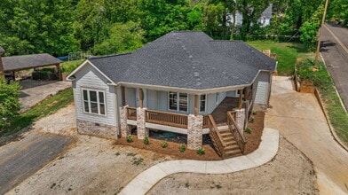 Building Photo - "Brand New 3-Bed, 3-Bath Retreat with Modern LVP Flooring in the Heart of Fort Payne!"