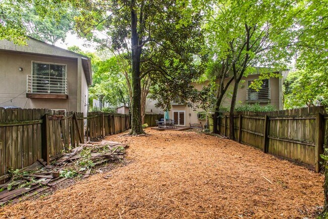 Building Photo - 1214 Cleburne Ave NE