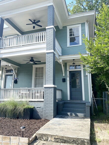 Unit Side - 412 E 40th St