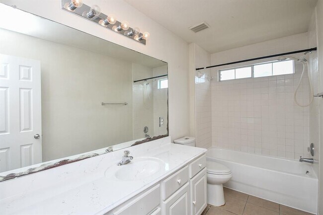 Building Photo - 6706 Nicecrest Dr