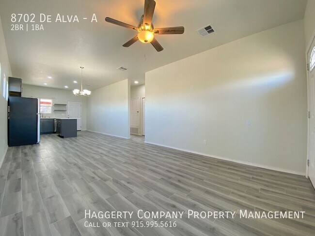 Building Photo - 8702 De Alva Dr
