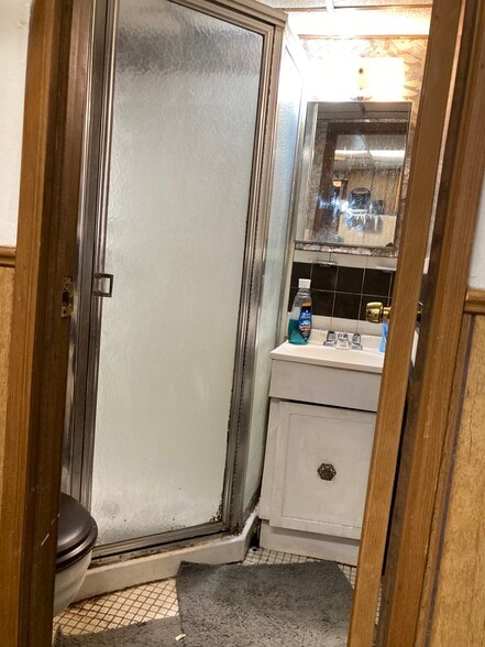 New small lavatory vanity sink - 764 Lenore Ln