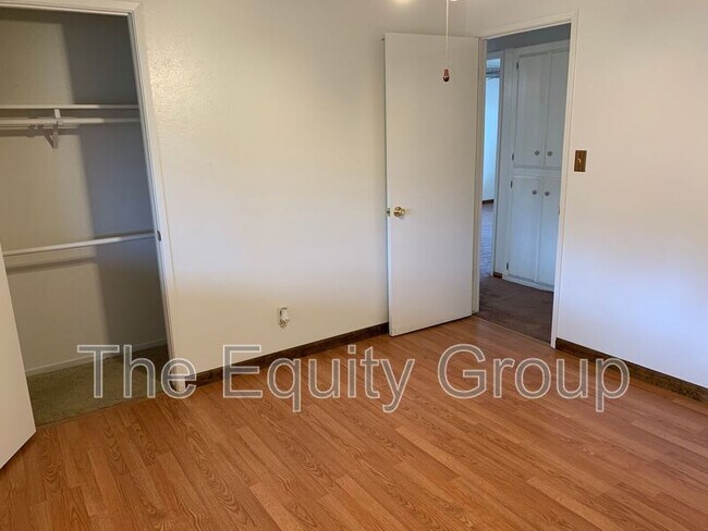 Building Photo - 2921 W Country Ave