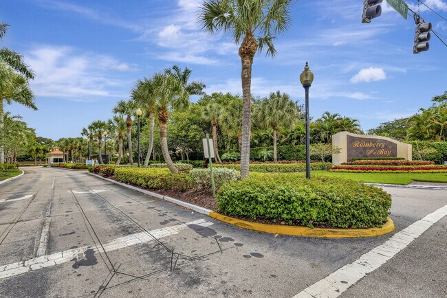 Building Photo - 2925 Riviera Dr