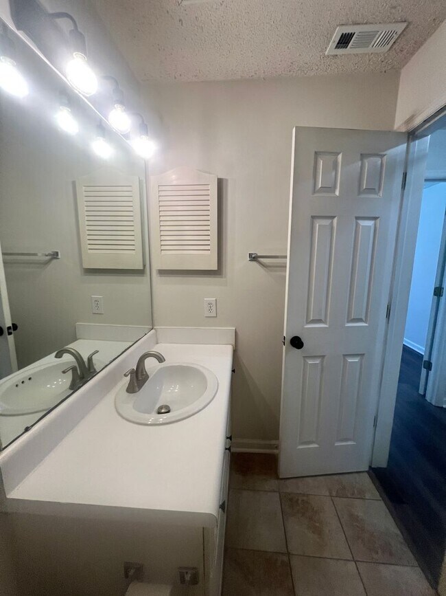 Building Photo - RENT SPECIAL! Freshly Painted! New Luxury ...