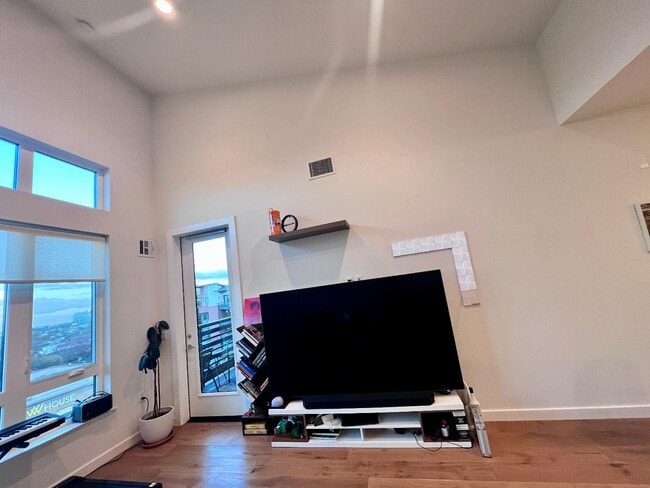 Building Photo - 400 El Camino Real