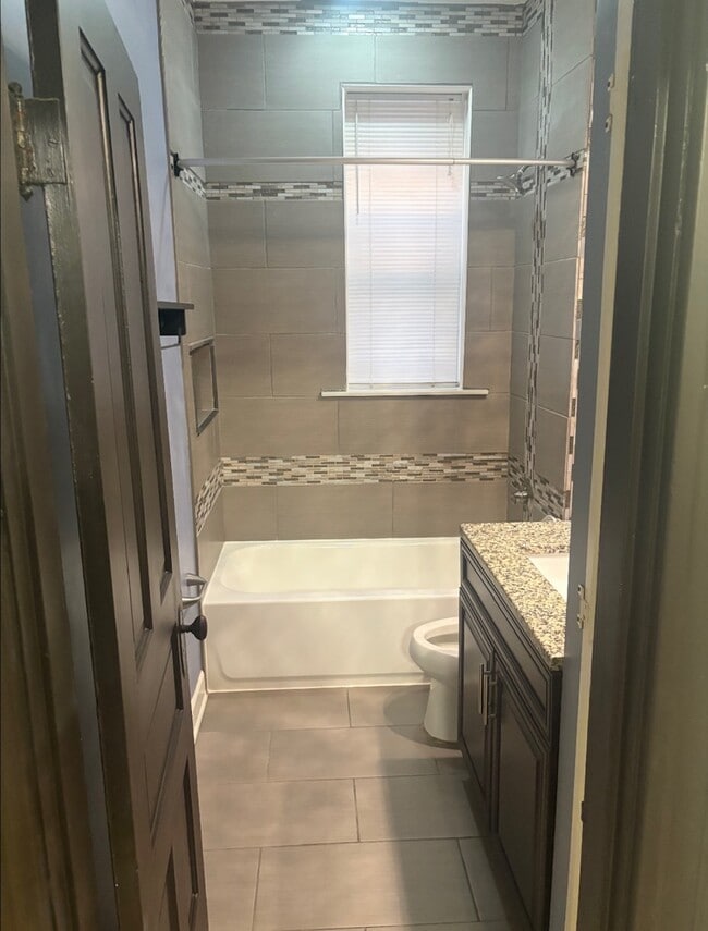 Building Photo - 2115 Allen Ave