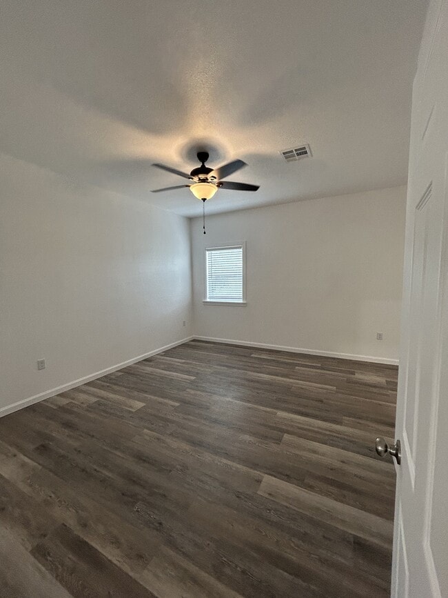 Building Photo - 2529 Cardinal Rd