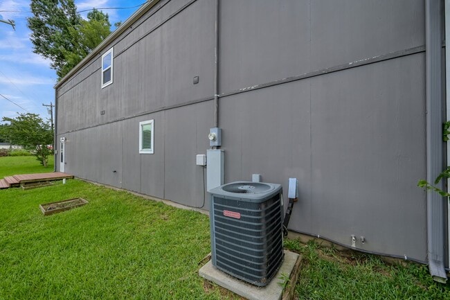 Building Photo - 16818 W Alderson