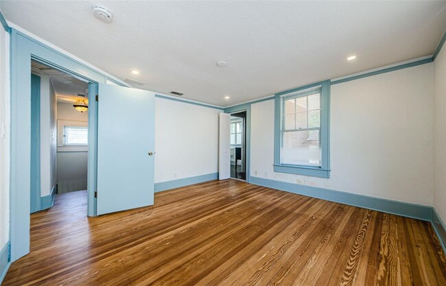 Building Photo - 620 Earle Ave N