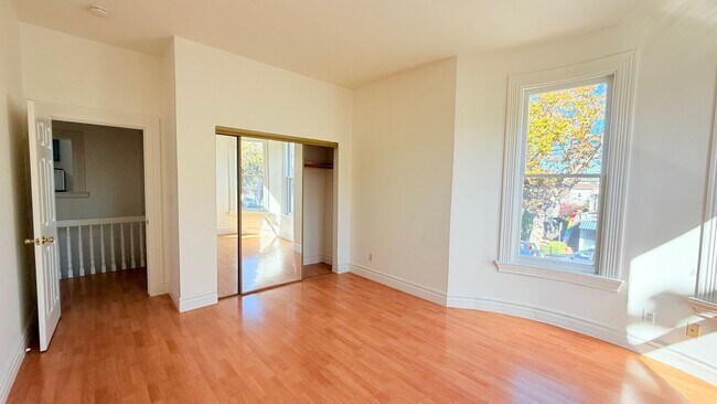 Building Photo - 932-934 Central Ave