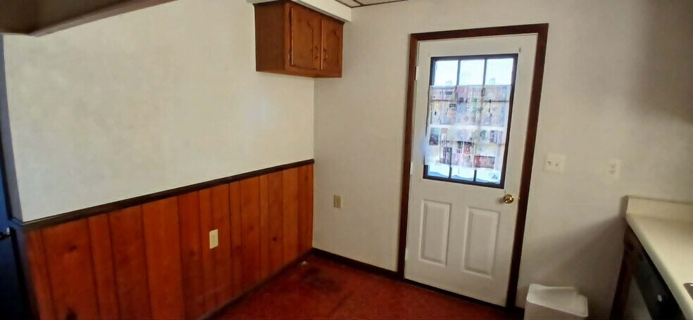 Building Photo - 648 Linden Ave