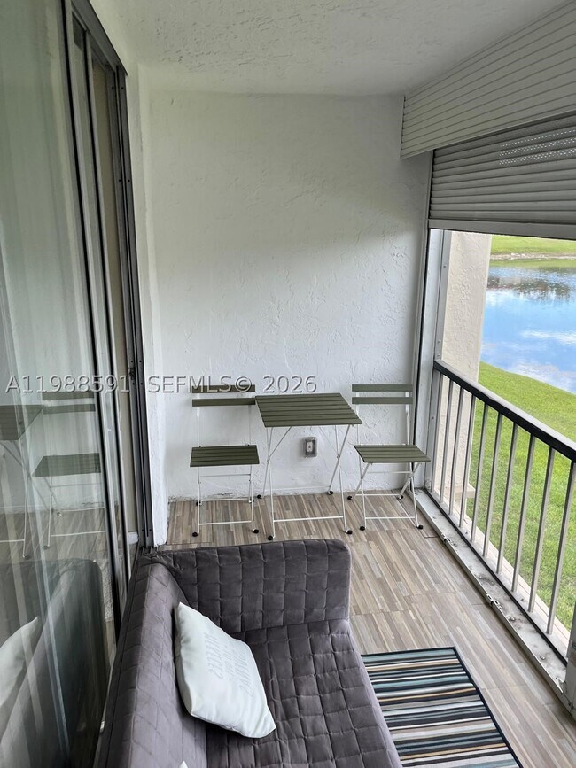 Building Photo - 361 S Hollybrook Dr