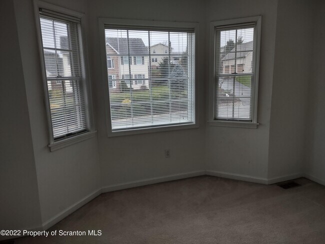 Building Photo - 1014 Fairfield Cir