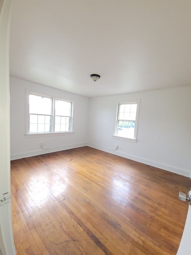 Building Photo - 405-A E Beech St
